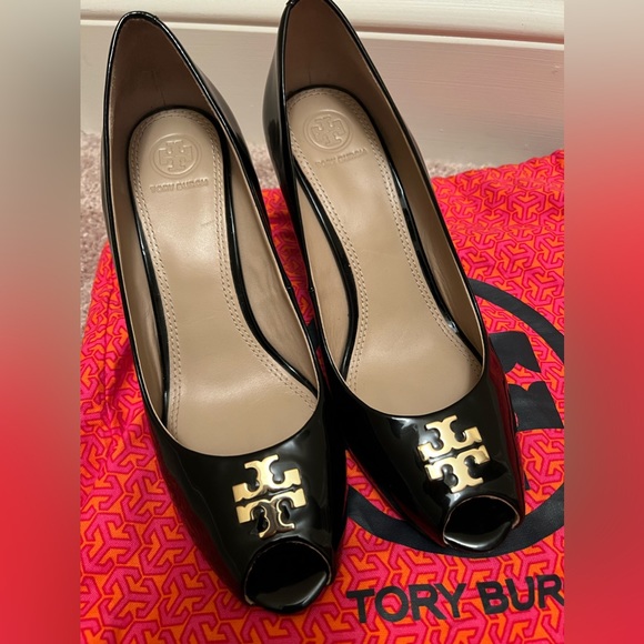 Heels - Picture 3 of 3